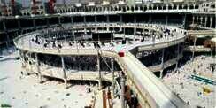 Mataf Kabah Mulai Dibongkar