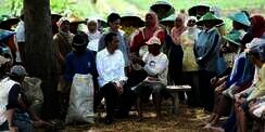 Balik Jakarta, Jokowi Minta Sekarung Daun Bawang Penuh Ulat