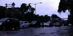 Banjir Kepung Jakarta, Lalulintas Lumpuh