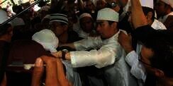 Cerita Sebenarnya Ustaz Solmed Dikeroyok Warga