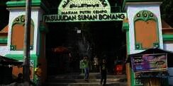 Ulama-ulama yang Bermakam Lebih dari Satu