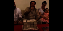 Geger Ultah Si Anak Artis, Hadiah Uang Tunai Seberat Tubuhnya