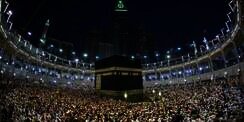 Siaran Langsung Sholat Tarawih Antarkan Wanita Ini Peluk Islam