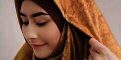 Prilly Latuconsina Berhijab, Netizen: Wanita Sholehah