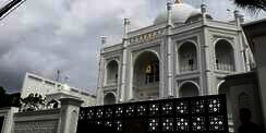 Masjid Ramlie Musofa, `Taj Mahal` di Tepi Kali Sunter