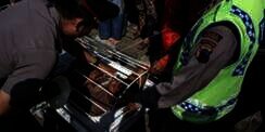 Pelanggar Lalulintas di Banyumas Dimasukkan Keranda Mayat!