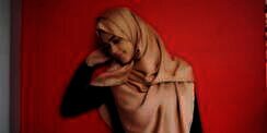 Cut Meyriska Tampil Berhijab, Netizen: Beda Banget, Cantik!