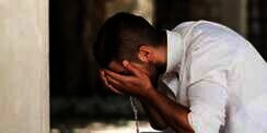 Hukum Mengeringkan Wajah Usai Berwudhu