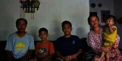 Anak Tukang Ojek Raih Mimpi Jadi Insinyur