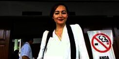 Absen Sidang Cerai, Dewi Rezer Lebih Pilih ke Australia