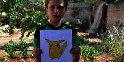 Mengharukan! Berfoto dengan Pokemon Berharap Diselamatkan