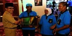 Alhamdulillah, Tukang Sapu Banyuwangi Berangkat Umroh Gratis