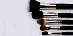 Begini Cara Bersihkan Kuas Makeup