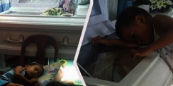 Sedih, Lihat yang Dilakukan si Anak Dekat Peti Mati Ibunya