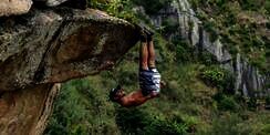 Menggantung di Ketinggian 91 Meter, Apa Kali Ini Asli?