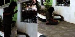 Lelaki Lusuh Sholat di Depan Masjid Picu Perdebatan