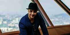Maher Zain Sisihkan Keuntungan Konser untuk Amal