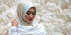 Punya Kulit Sawo Matang? Ini Warna Jilbab yang Cocok