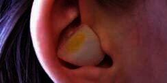 Masukan Bawang Putih ke Telinga, Lihat yang Terjadi