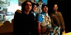 Vino Bastian Berdarah-darah Nyanyikan Satu Kata Lagu