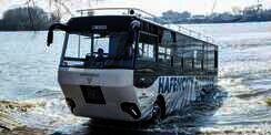 Wow, Bus Masa Depan Melaju di Atas Air
