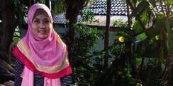 #HOTD: Merah Muda dan Hitam, 2 Paduan Warna Soft Maria Azzahra