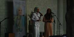 Kemurahan Hati Hijaber Ini Pikat Hati Dewi Sandra