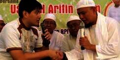 Dibimbing Ustaz Arifin Ilham, Pemuda Perancis Ucap Syahadat