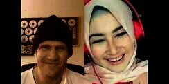 Duet Hijaber Cantik dengan Vokalis MLTR Bikin Heboh