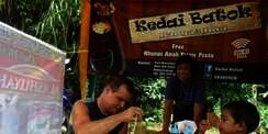 Kedai Batok, Gratis Makan untuk Anak Yatim