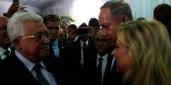 Kejadian Langka, Pemimpin Palestina-Israel Berjabat Tangan