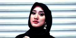 Bosan Pakai Jilbab Hitam? Padukan dengan Ini Yuk!
