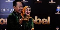 Masya Allah, Cantiknya Istri Denny 'Cagur' Berhijab