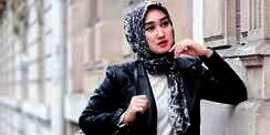 Tiru Gaya Berhijab Dian Pelangi untuk Hijaber Berpipi Chubby