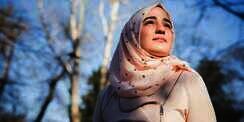 Tips Agar Bau Parfum Tahan Lama untuk Perempuan Berhijab