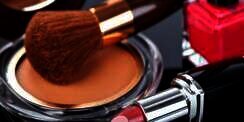 Begini Cara Manfaatkan Makeup yang Kedaluwarsa