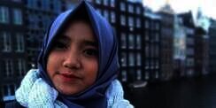 Wirda Mansur Bersihkan Sisa Makan Orang, Netizen Meleleh...