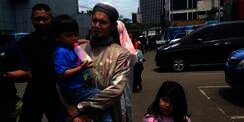 Ustaz Guntur Bumi Bicara Kabar Cerai dengan Puput Melati