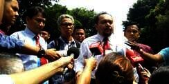 Buni Yani Diperiksa Polisi, Pengacara Bawa Setumpuk Bukti