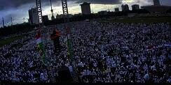 Sholat Jumat Terbesar Bikin para Artis Merinding