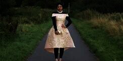 Saima Chowdhury: Mengakali Gaun Pesta Pendek untuk Hijaber