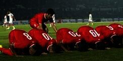 Sujud Syukur Pemain Timnas Saat Hempaskan Thailand