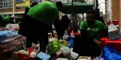Kebaikan Muslim London Tebar 10 Ton Makanan ke Tuna Wisma