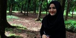 #HOTD: Tampil Ramping dengan Si Hitam ala Putri Indriyani