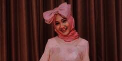 Busana Ini Bikin Fatin Shidqia Cantik Seperti Boneka