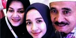 Umrah Bareng Keluarga, Laudya Cynthia Bella Banjir Doa