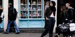 Rhily Zoro: Muslimah dan Modelling, Bisakah Berjalan Seirama?