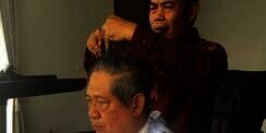 Terungkap, Ini Pria yang Paling Berani Pegang Kepala SBY