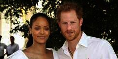 Rihanna Hamil Anak Pangeran Harry, Benarkah?