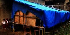`Sekolahku Beratap Terpal, Beralas Tanah`